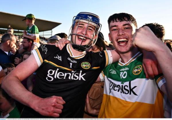 Offaly hurlers Liam Hoare, left, and Shane Rigney celebrate after their side's victory in the oneills.com Leinster U20 Hurling Champio<em></em>nship semi-final against Kilkenny. Picture: Piaras ó Mídheach/Sportsfile