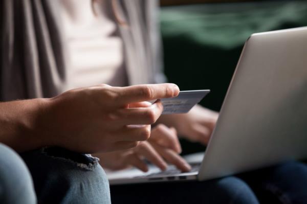Using a credit card for o<em></em>nline shopping