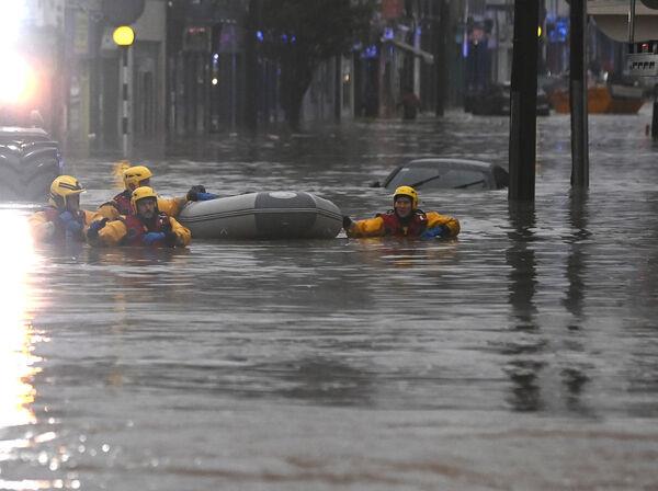 Emergency personnel work in the floods in Main St, Midleton. Picture: Eddie O'Hare Emergency personnel work in the floods in Main St, Midleton. Picture: Eddie O'Hare