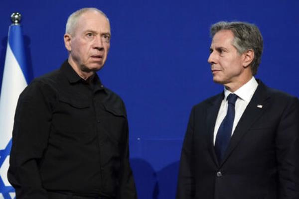 US Secretary of State Antony Bl<em></em>inken, right, and Israeli Defense Minister Yoav Gallant make brief statements to the media at The Kirya, Israel's Ministry of Defense. Picture: AP Photo/Jacquelyn Martin, Pool