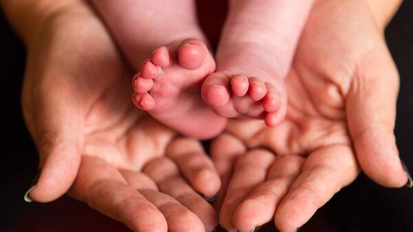 Scientists may know why many mothers and children have birthdays in same month