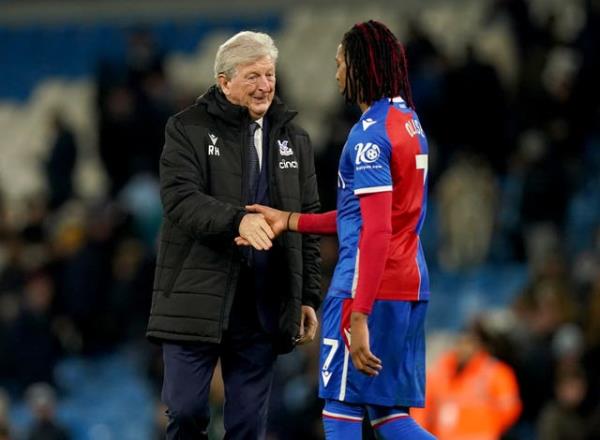 Roy Hodgson shakes hands with Michael Olise 