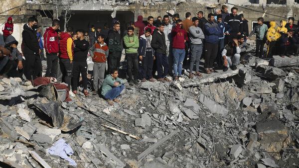 Dozens of Palestinians killed in Israeli strikes on southern Gaza