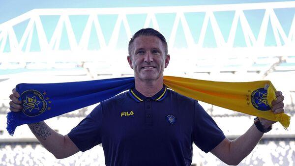 Mary Lou McDonald hits out at soccer legend Robbie Keane for continuing to manage an Israeli team