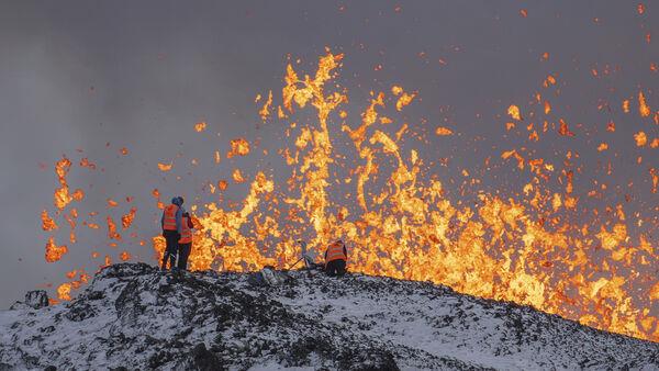 Tourists in Iceland warned to 'think four times' before heading to volcano eruption site