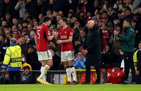 Jo<em></em>nny Evans replac<em></em>ed injured Harry Maguire just before half-time