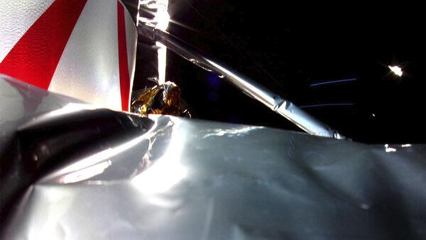 Moon landing attempt abandoned after spacecraft suffers fuel leak
