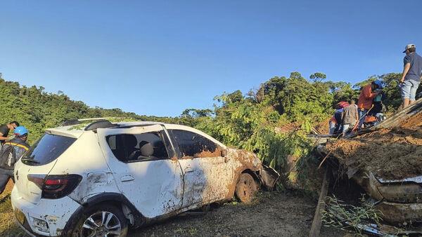 Deadly mudslide hits mountain roads in western Colombia