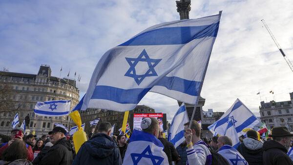 Suella Braverman joins thousands at London rally ‘in solidarity with Israel’