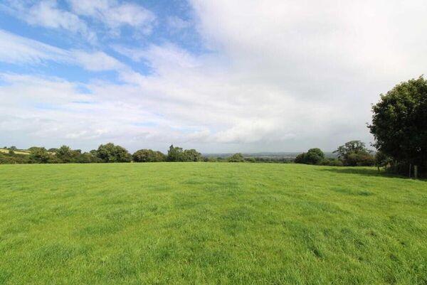 The lands are described by the selling agents as mainly prime top-quality grassland.