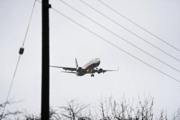  A Ryanair flight from Alicante landing at Cork Airport at lunchtime on Sunday. Picture: Larry Cummins