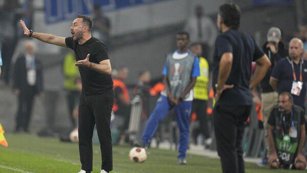 Roberto De Zerbi gestures at the Orange Stadium in Marseille.